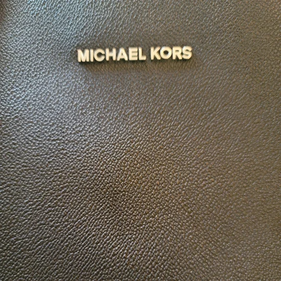 Micheal Kors Crossbody/Tote - Picture 4 of 13